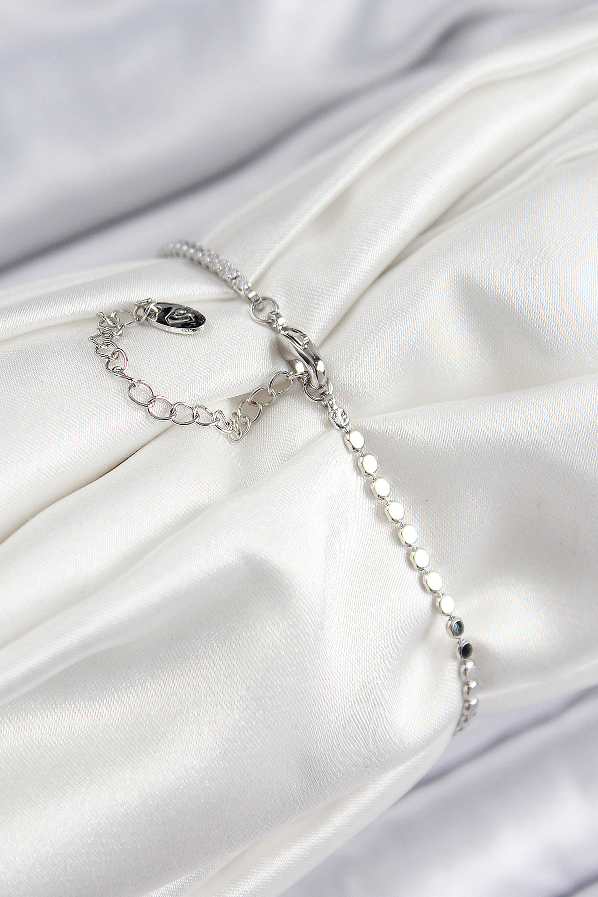 Pirinç Zirkon Taşlı Dikdörtgen Model Ezme Zincir Gümüş Renk Kadın Bileklik - Görsel 2