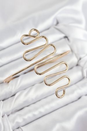 Pirinç Kıvrımlı Model Gold Renk Kadın Pazu Bileklik