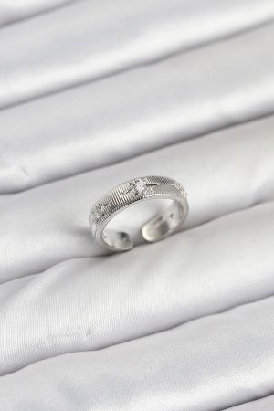 Pirinç Gümüş Renk Zirkon Taşlı Kutup Yıldızı Model Kadın Yüzük